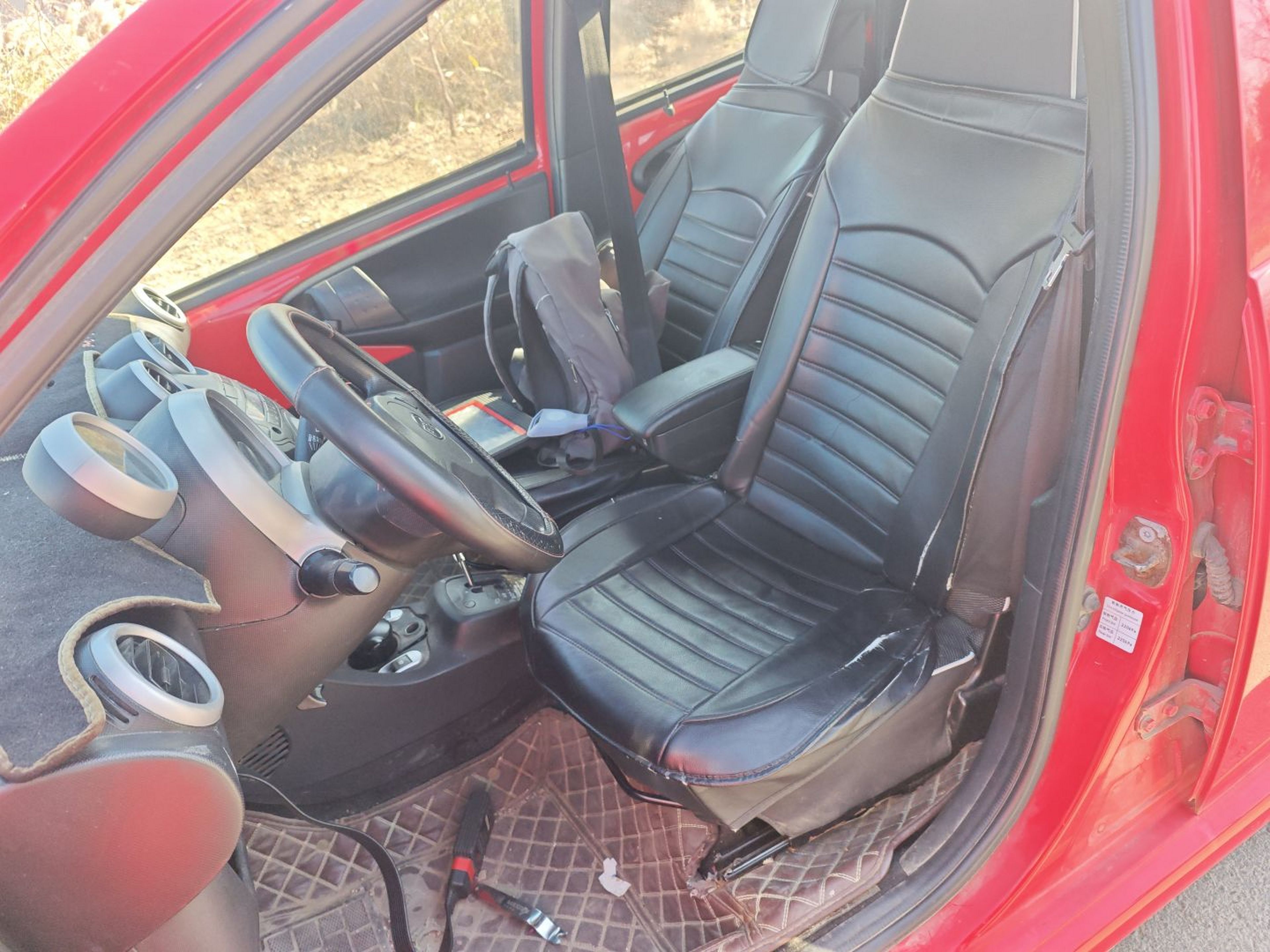 المقاعد الأمامية داخل السيارة