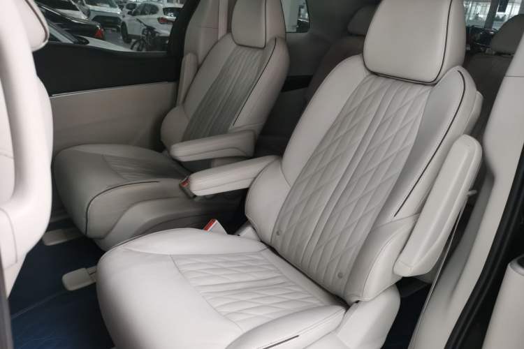 Used Buick GL8 2022 Land Executive Class 652T Prestige Model
