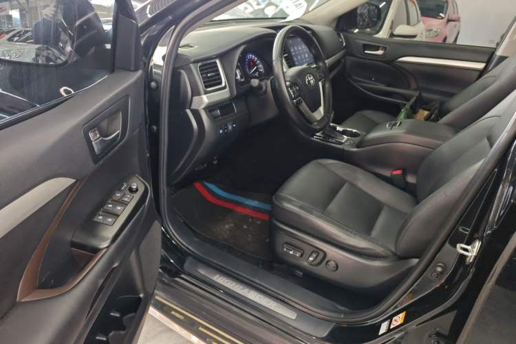 Used Toyota Highlander 2021 2.0T Two-Wheel Drive Luxury Edition 7 Seats