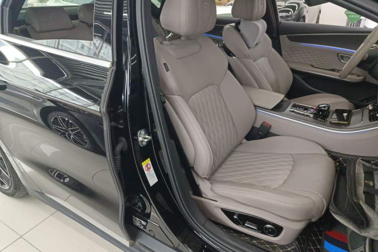 Used BYD Han 2024 EV Glory Edition 715KM Front-Wheel-Drive Flagship Model
