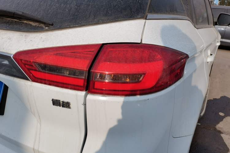 Used Geely Auto Emgrand X7 Sport 2016 2.0L Manual ZhiShang Version
