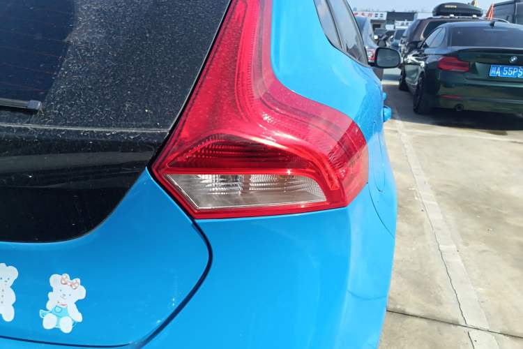 Used Volvo V40 2015 1.6T Zhiyi Edition
