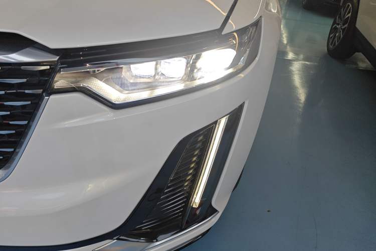 Used Cadillac XT6 2022 2.0T Six-Seater Four-Wheel Drive Luxury Version
