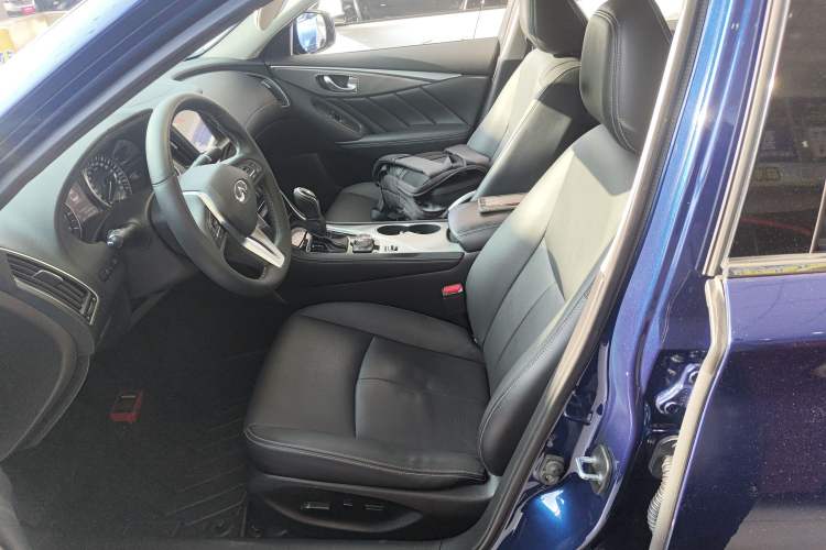 Used Infiniti Q50L 2018 2.0T Enjoyment Version China VI Standard
