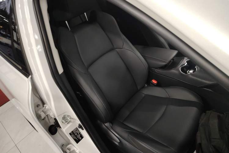 Used Toyota Venza 2023 2.0L CVT Two-Wheel Drive Luxury Edition
