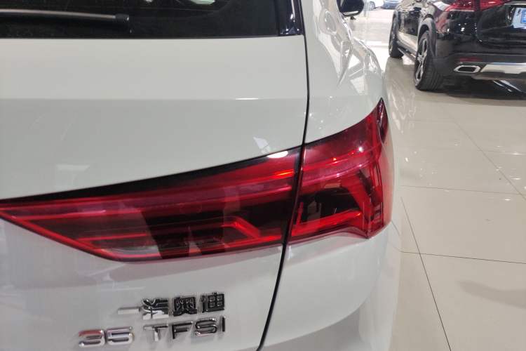 Used Audi Q3 2023 35 TFSI Fashion Dynamic Model (1.4T)
