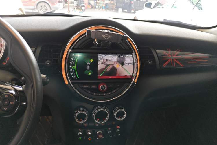 Used  MINI 2018 1.5T COOPER Classic Edition Five-Door Version
