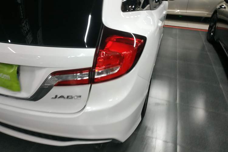 Used Honda Jade 2017 1.8L Automatic Classic Edition 5 seats
