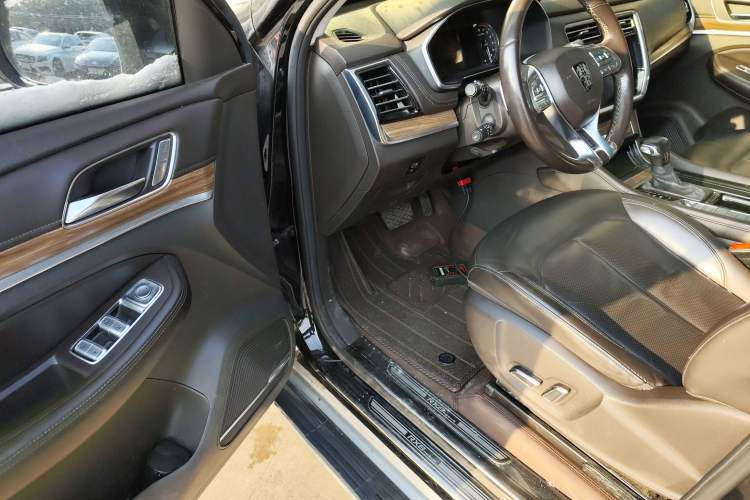 Used Roewe RX8 2019 30T Smart Connectivity Two-Wheel Drive Supreme Flagship Edition