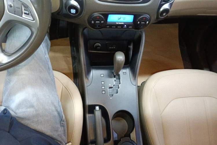 Used Hyundai ix35 2013 2.0L Automatic Two-Wheel Drive Smart GLS China IV Standard