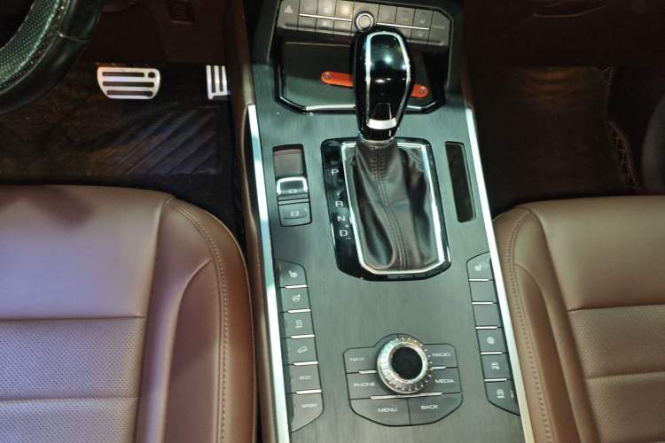 Used Wey VV5 2019 Upgraded Model 2.0T Two-Wheel Drive Ultra-Luxury Version China V Standard
