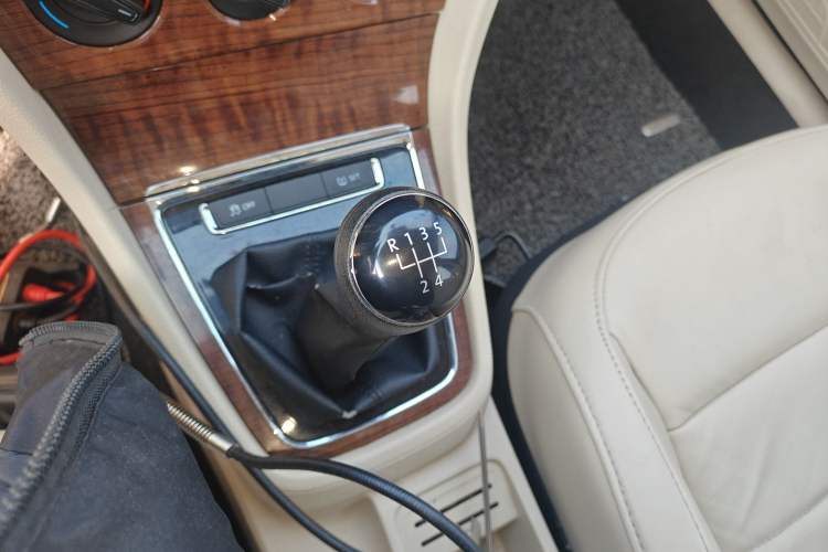 Used Volkswagen Lavida 2013 Restyled Classic 1.6L Manual Comfort Edition
