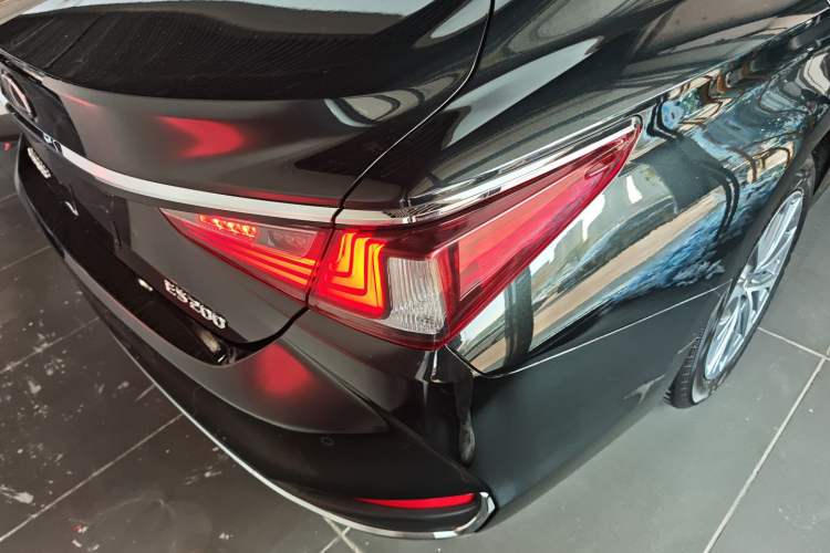 Used Lexus ES 2023 200 Excellence Edition
