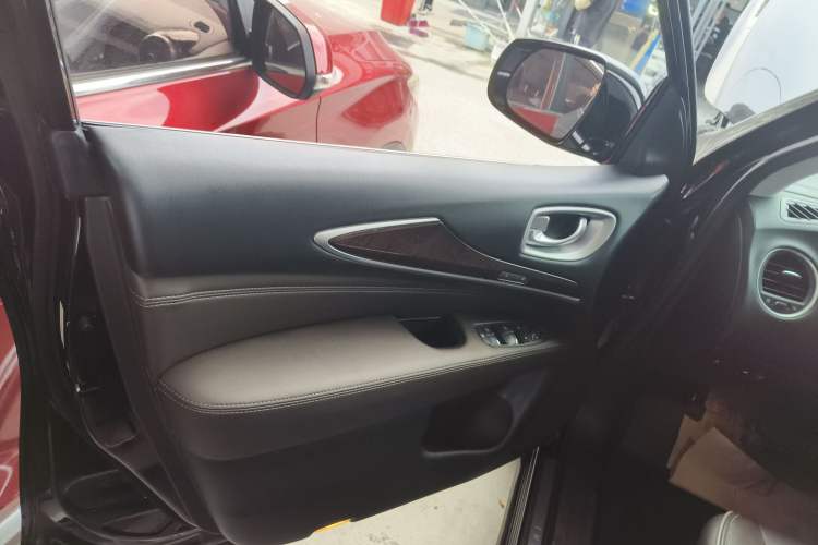 Used Infiniti QX60 2018 2.5 S/C Hybrid Two-Wheel-Drive Excellence Edition China VI Standard
