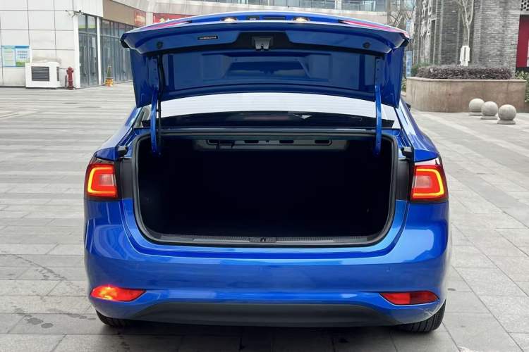 Used Roewe i5 2020 1.5L Automatic 4G Connected Linghao Edition