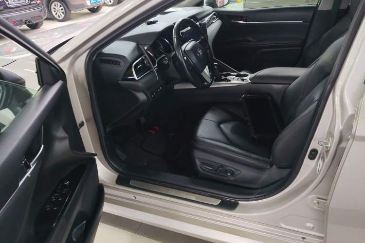 Used Toyota Camry 2019 Dual-Engine 2.5 HG Luxury Edition China VI Standard
