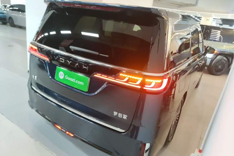 Used VOYAH Dream 2025 PHEV Four-Wheel-Drive Flagship Kunpeng Edition

