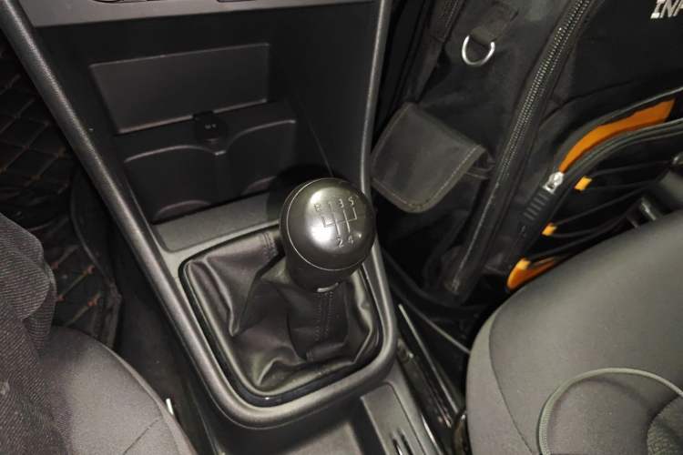 Used Volkswagen Santana 2015 1.6L Manual Fashion Edition
