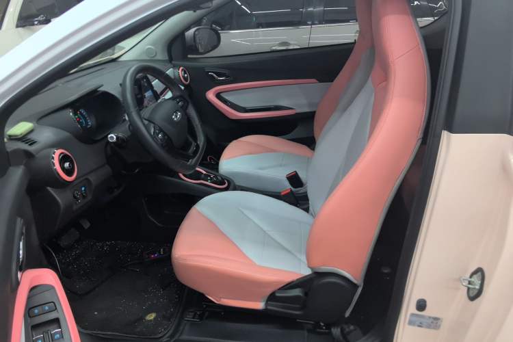 Used Chery Little Ant 2022 Sweet Pink Edition Half-Sugar Version Lithium Iron Phosphate 29.2 kWh 30 kW 301 km