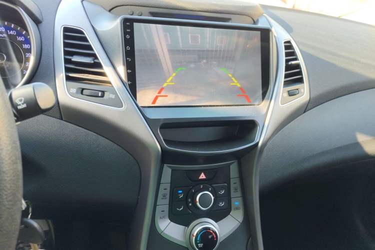 Used Hyundai Elantra 2015 1.6L Automatic Fashion Model