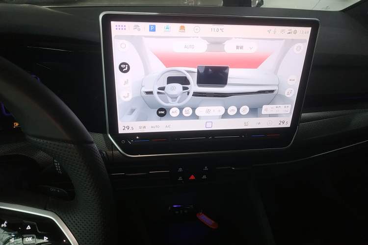 Used Volkswagen Golf 2025 300TSI R-Line
