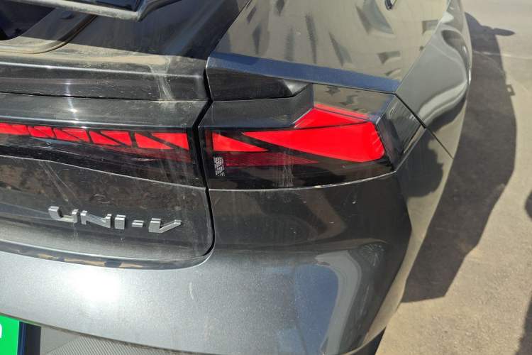 Used Changan UNI-V 2022 1.5T Prestige Version