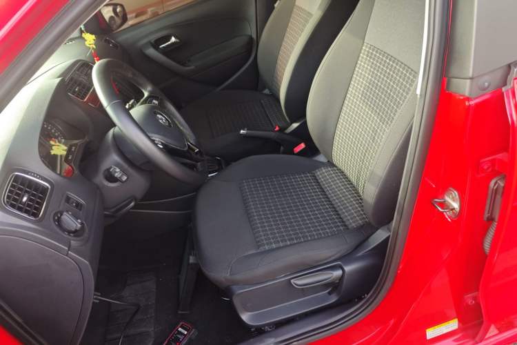 Used Volkswagen Polo 2016 1.6L Automatic Comfort Model
