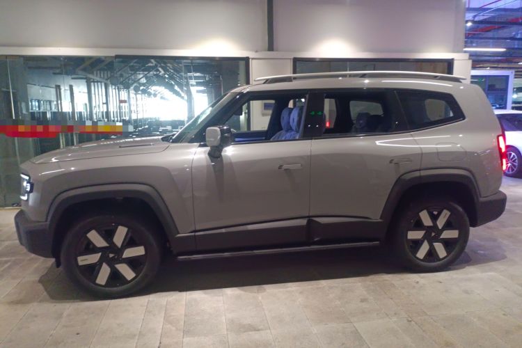 Used  G318 2024 Two-Wheel Drive Air Suspension Version
