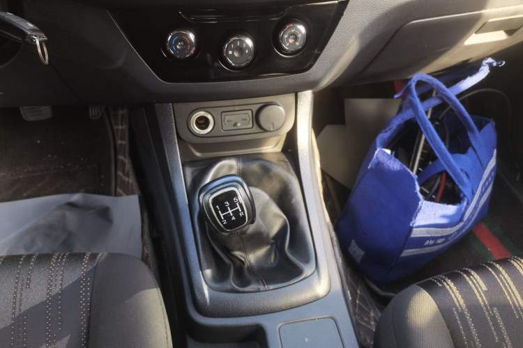 Used Isuzu JLM 2018 2.8T Classic Edition 4x4 Luxury Version JE493ZLQ5F
