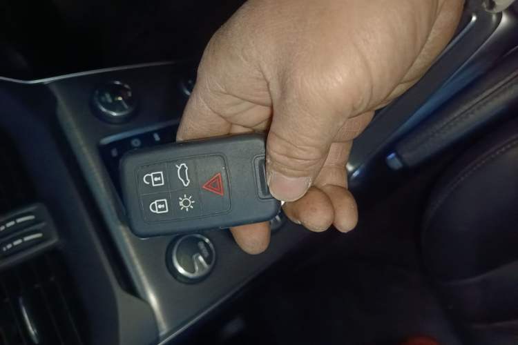 Used Volvo V40 2016 T3 Zhiyi Edition