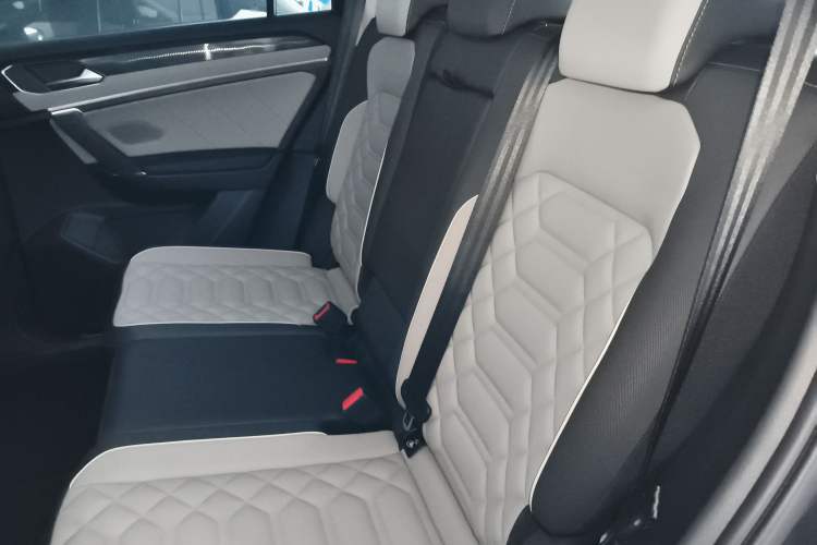 Used Volkswagen Tayron 2023 280TSI Two-Wheel-Drive Luxury Plus Advanced Version
