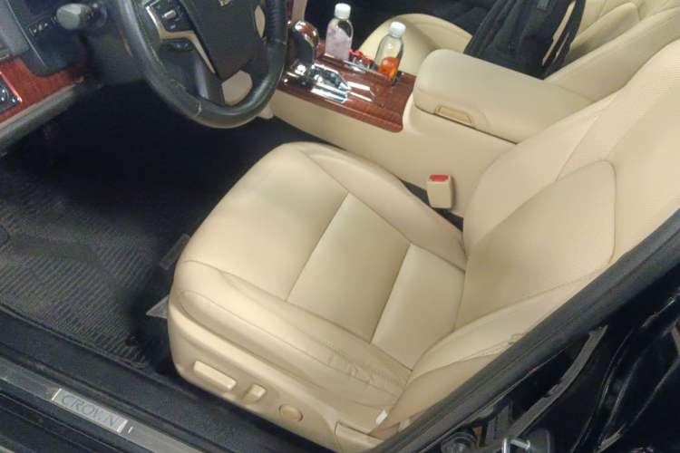 Used Toyota Crown 2015 2.0T Fashion Edition
