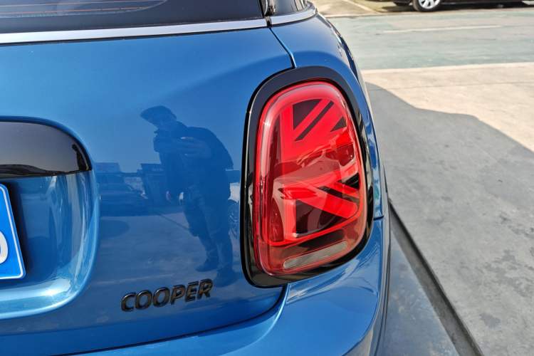 Used  MINI 2022 1.5T COOPER Artist Five-Door Edition
