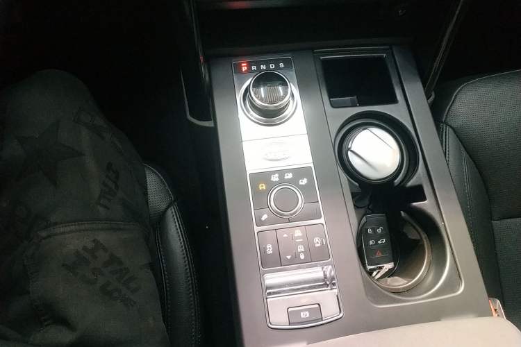 Used Land Rover Discovery 2019 2.0T SE
