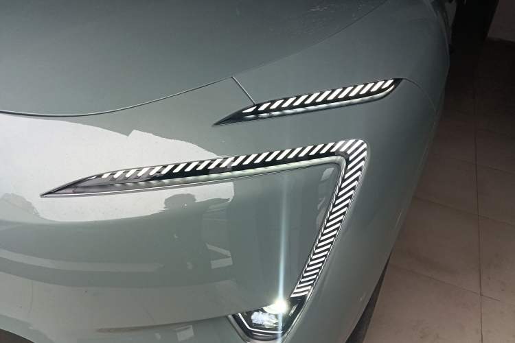 Used  11 2022 Ultra-Long Range Dual-Motor Luxury Edition 4 Seats