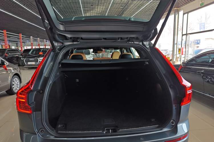 Used Volvo XC60 2019 T5 4x4 Zhiyuan Edition China VI Standard
