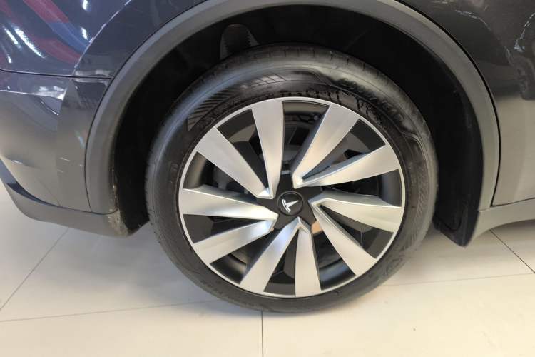 Used Tesla Model Y 2025 Rear-Wheel-Drive Version
