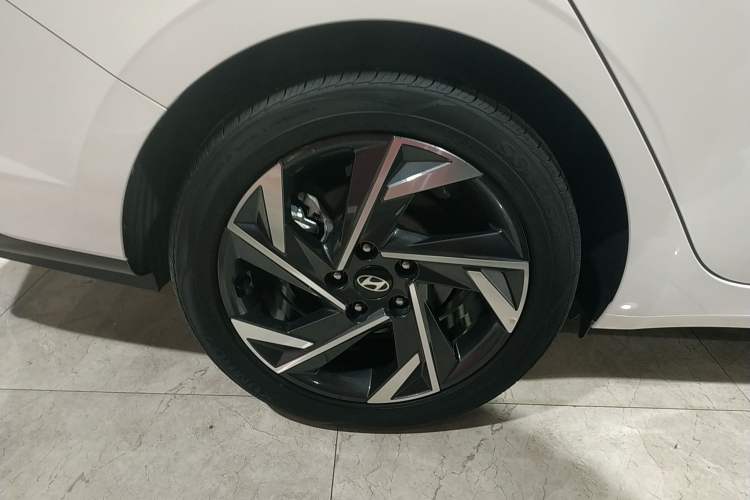 Used Hyundai Elantra 2023 1.5L CVT LUX Prestige Edition