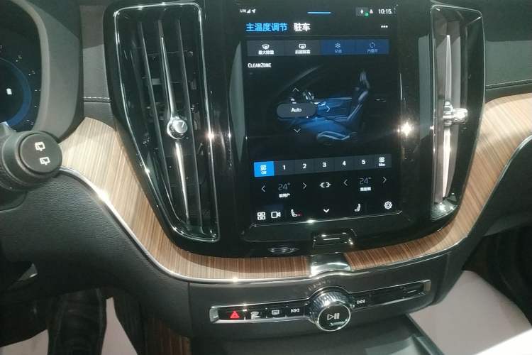 Used Volvo XC60 2023 B5 4x4 Smart Luxury Edition