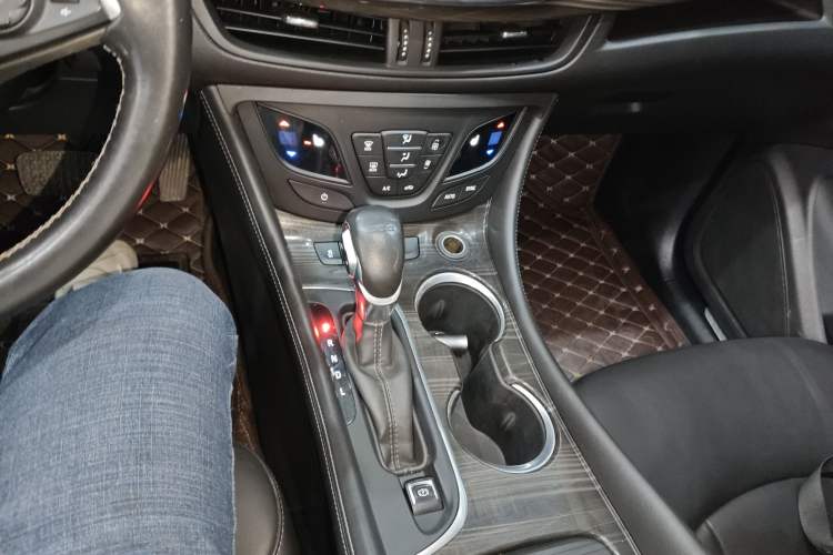 Used Buick Envision 2018 20T Two-Wheel-Drive Elite Model
