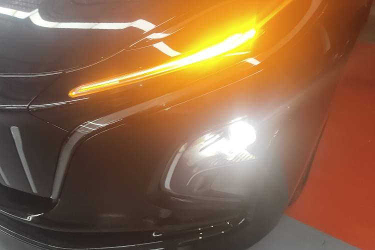 Used Hongqi E-QM5 2022 431 km Charge & Enjoy Edition
