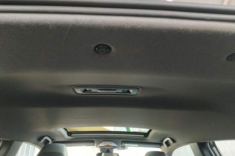 Used Toyota IZOA 2020 2.0L Yichi Version
