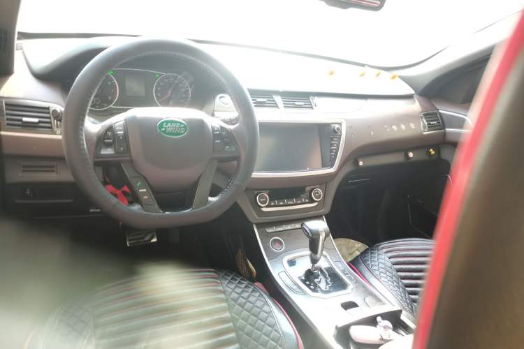 Used Land X7 2015 2.0T Panoramic Prestige Edition
