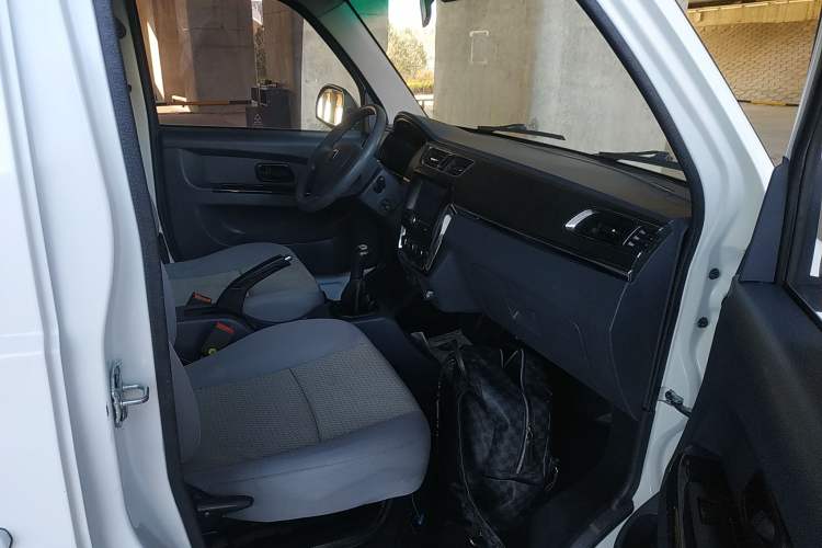 Used Jinbei Hiace X30 2021 1.5L Comfort Model Base Version (No Air Conditioning) Van China VI Standard SWC15M