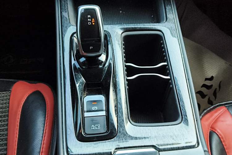 Used Dongfeng Aeolus Yixuan MAX 2023 1.5T Ultra-Stylish Trendsetting Dad Edition
