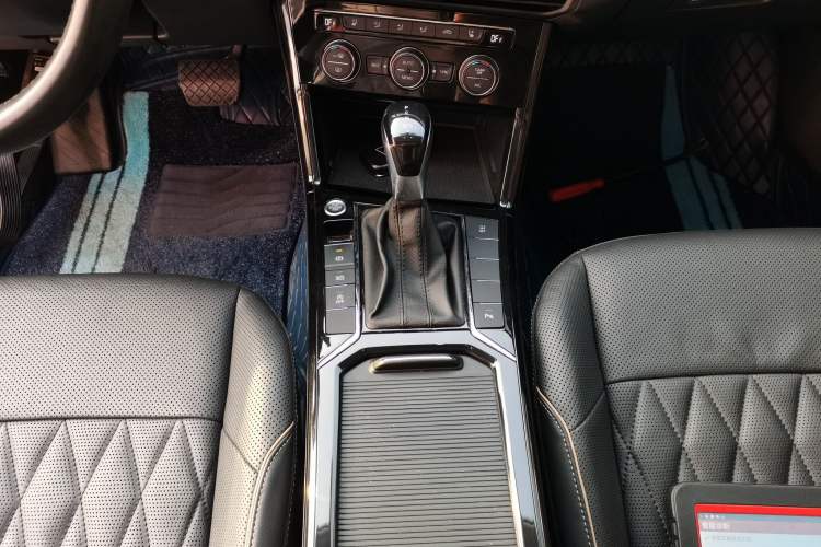 Used Volkswagen Passat 2019 330TSI Luxury Edition China VI Standard
