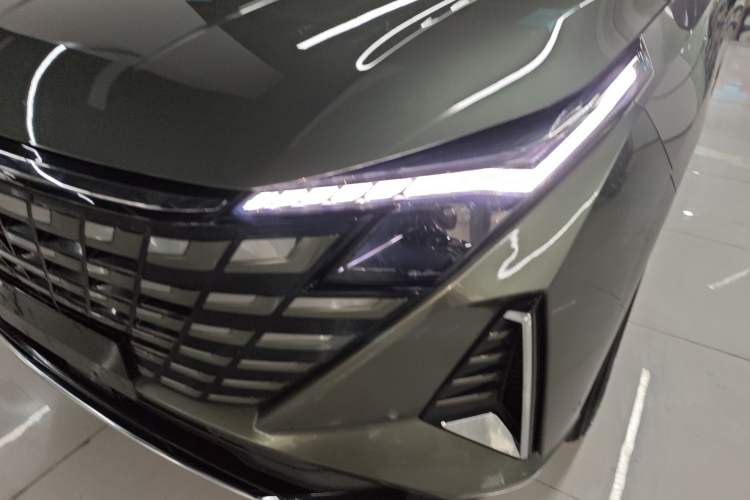 Used Changan UNI-Z New Energy 2024 Blue Whale Smart Electric iDD 125km Excellence Model
