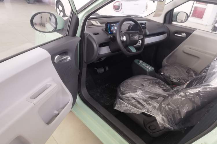 Used  Lumin 2025 210 km Fragrant Edition
