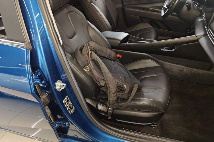 Used Hyundai Elantra 2021 1.5L CVT LUX Prestige Edition
