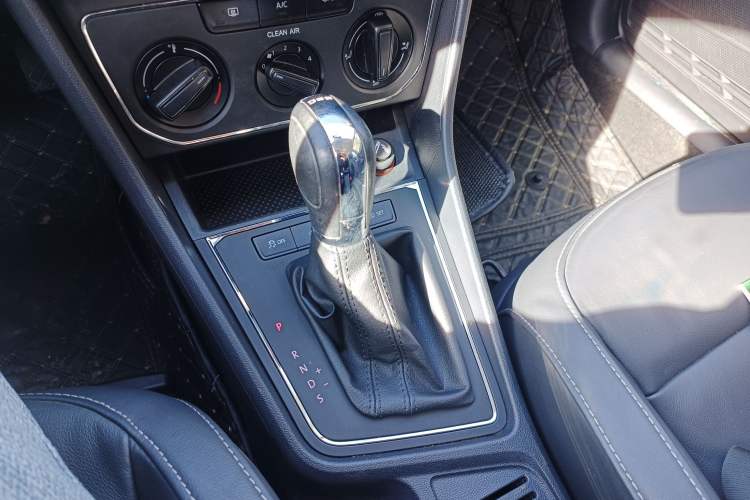 Used Volkswagen Gran Lavida 2015 230TSI DSG Comfort Edition